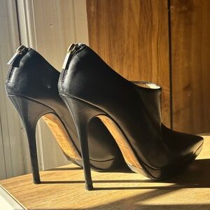 Mendez Elegant Black Leather Ankle Boots | JIMMY CHOO